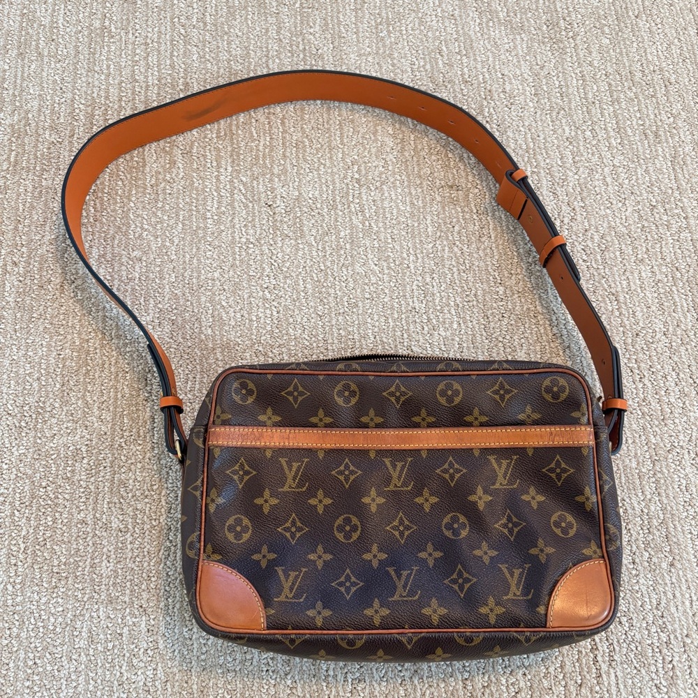 Used Authentic Louis Vuitton Monogram Trocadero 27 Shoulder Strap missing 12x8x3